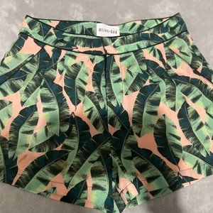 Olive + Oak Dress Shorts Size Small